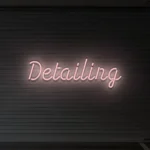 Neonowy napis Detailing