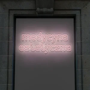 Jasnoróżowy