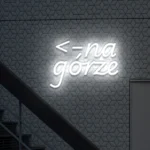 Napis neonowy Na górze