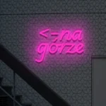 Napis neonowy Na górze