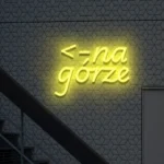 Napis neonowy Na górze