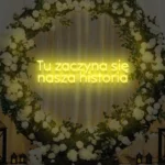 Ledowy napis Tu zaczyna się nasza historia