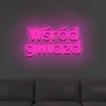 Neonowy napis Wśród gwiazd