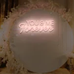 Neonowy napis You&Me Forever