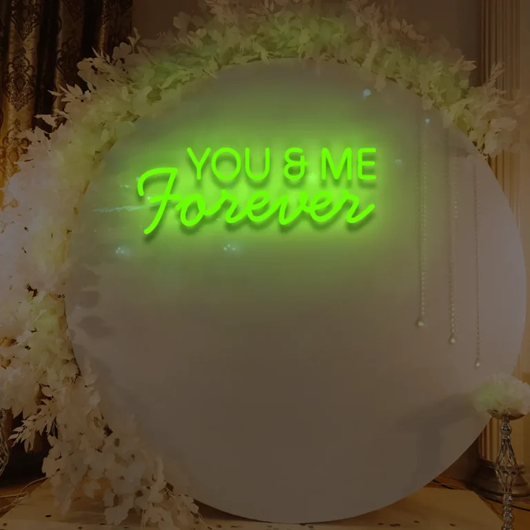 Neonowy napis You&Me Forever